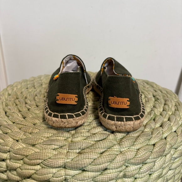 Ubuntu Classic Safari Green Canvas Slip On Handmade Flat Espadrilles NWOB - Picture 10 of 11